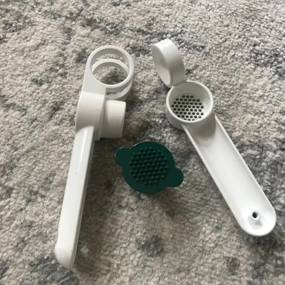 Pampered Chef Garlic Press - Picture 2 of 2